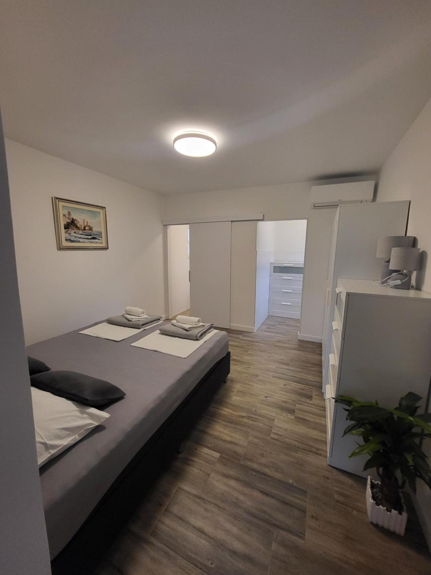 Apartmani I Sobe Mara Palit Buitenkant foto